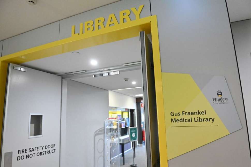 medical_library_entrance.jpg